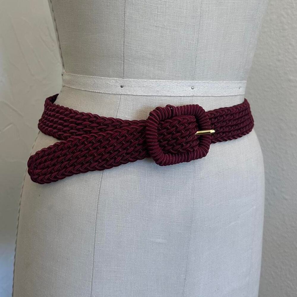Liz Claiborne women’s medium burgundy woven belt